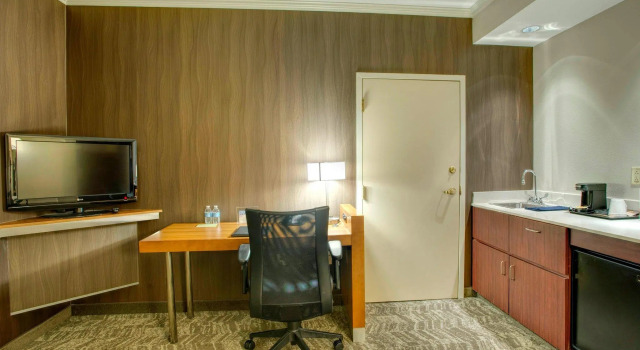 Doppel Suite SpringHill Suites by Marriott Lawrence Downtown