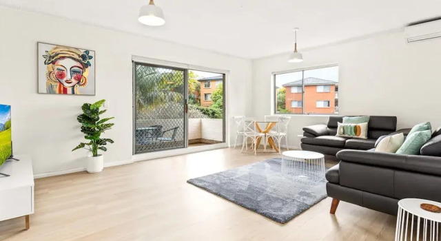 Апартаменты Bright and Convenient Apartment, Close to Shops