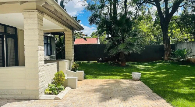 Apartment Contemporary 2 bed in Suburbs - 2081