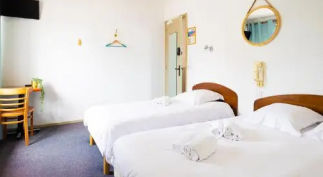 Hotel Bistrot FINE, Забронировать Отель Англе French Basque Country