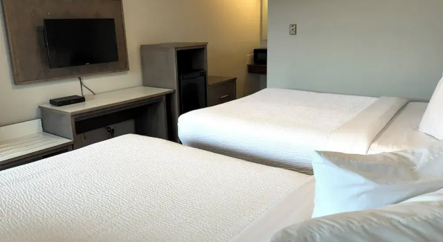 Четырёхместный номер Classic Departure Bay Motel