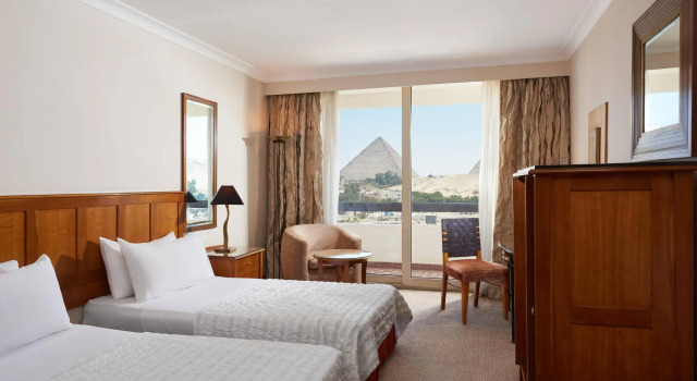 Двухместный номер Deluxe Le Meridien Pyramids Hotel & Spa