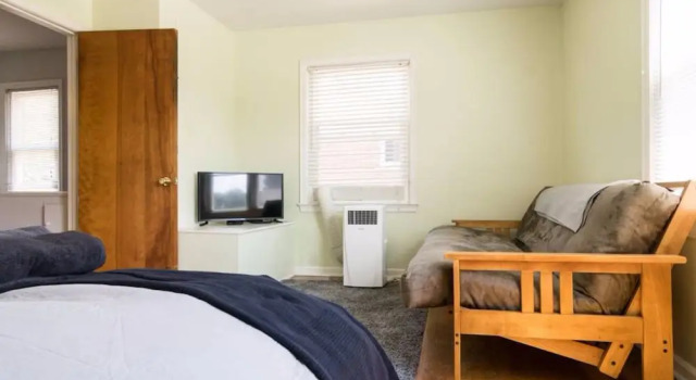 Two Bedroom West Stadium Bungalow - Unit 522