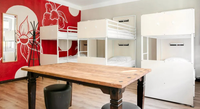 Кровать в общем номере (женский номер) EastSeven Berlin Hostel