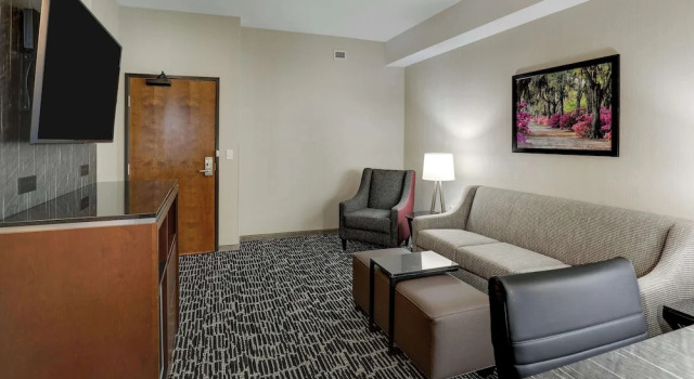 Двухместный люкс с 2 комнатами Drury Plaza Hotel Savannah Pooler