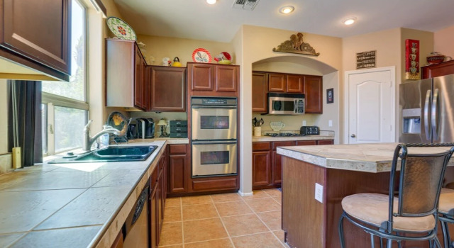 Spacious Maricopa Home Rental w/ Pool & Hot Tub!, Book Hotel Hoteller og overnatningssteder i Maricopa, Hotel