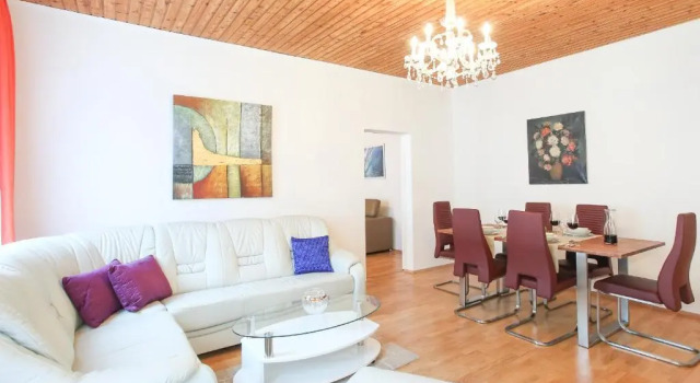 Апартаменты Deluxe Lovely Apartment I Close to Main Station I 10 Minutes to Belvedere