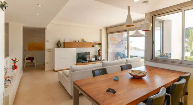 Delightful Villa in Canyelles wth Swimming Pool