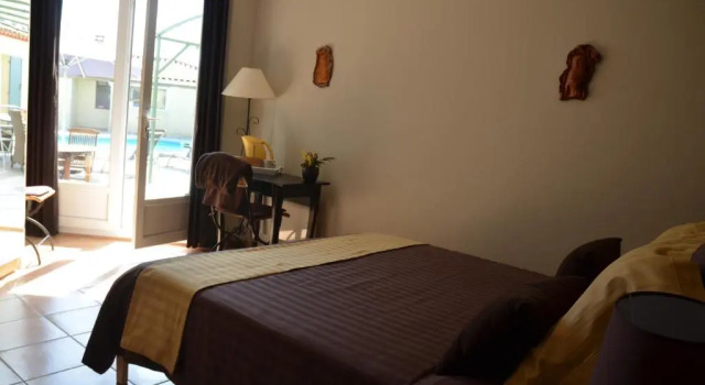 Двухместный номер Standard с видом на бассейн Villa des Cammaous