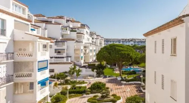 Beachside Luxury Apartment in Puerto Banus - Club Playas del Duque, Забронировать Апартаменты/квартира Отели Марбелья с парковкой, рядом с Casino Marbella, Парковка
