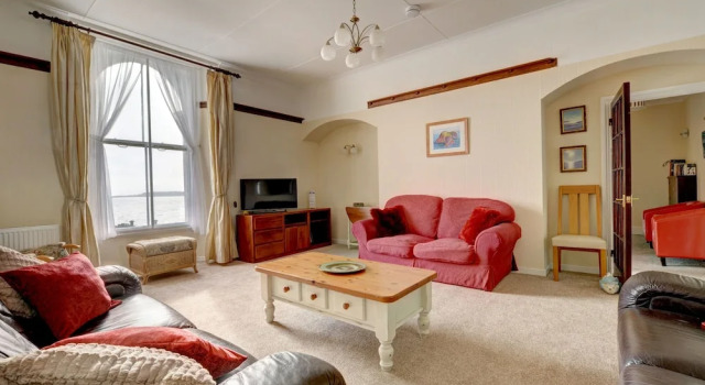 Bright, Spacious Apartment in Tenby, Looking out Onto Castle Beach