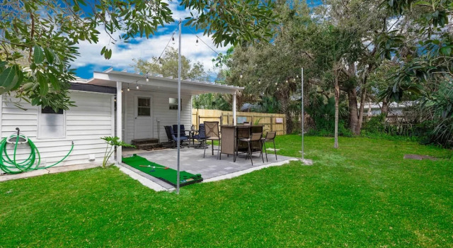 Коттедж с 2 комнатами 4 Mi to Dtwn Jensen Beach Cottage