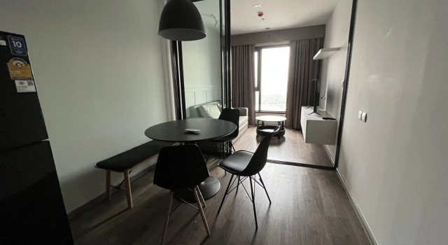 1 bed plus condo near JJ market