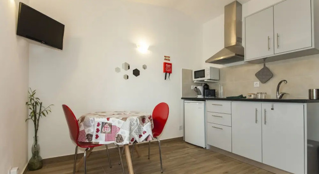 Апартаменты c 1 комнатой с видом на море A38 - Rising Sun Top-Floor Flat