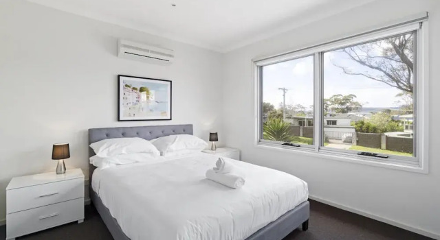 Апартаменты Seaside 3-bed Home, Direct Beach Access