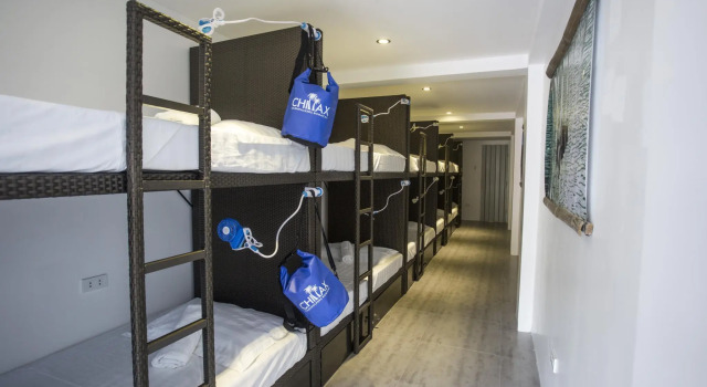 Кровать в общем номере Chillax Boracay