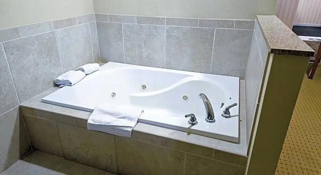 Двухместный люкс Cobblestone Inn & Suites - Bloomfield