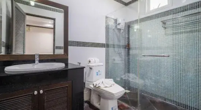 RimLay Beachfront Pool Villa, Забронировать Вилла Бизнес-отели Бангсаре, рядом с Пляж Банг Сарай, 4* 5*
