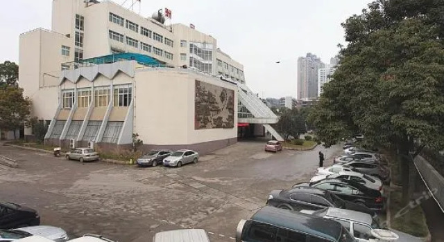 Guanzhou Hotel, Rezerwuj Hotel Hotele w Guiyang z parkingiem, w pobliżu Jiaxiu Tower, Parking