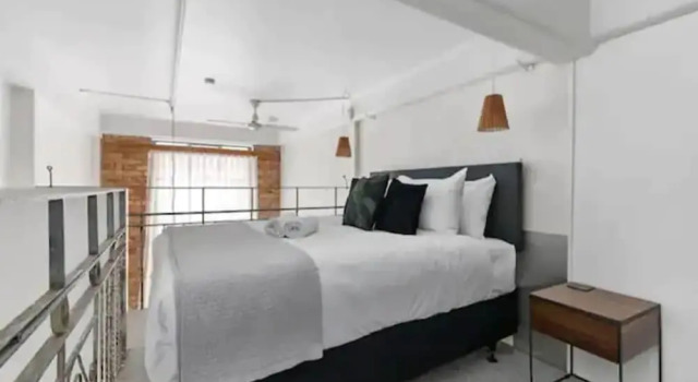 Stylish Loft Apt in CBD w/ King Bed I Zodiak Stays, Забронировать Дом для отпуска Виллы Окленда, Вилла