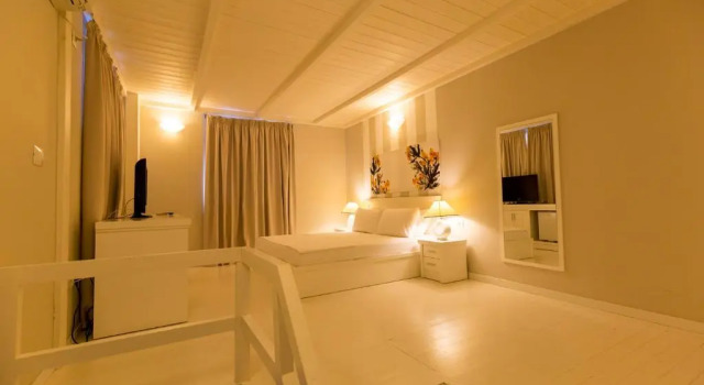 Номер Deluxe Folie Marine Beach Hotel & Club