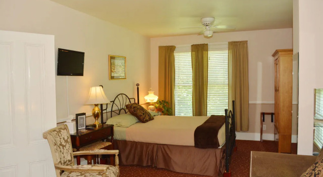 Deer Creek Inn, Book Hotel Nevada City Californien