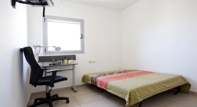 3BR balcony Hayarkon Tel Aviv, Забронировать Отель Тель-Авив Тель-Авивский округ, рядом с Музей Эрец-Исраэль