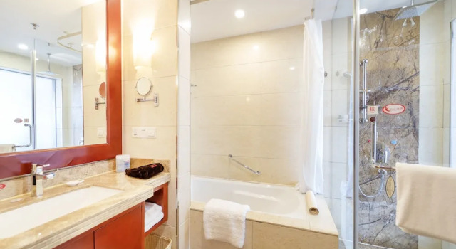 Двухместный люкс Superior Ramada Plaza by Wyndham Chongqing West