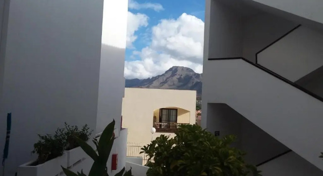Апартаменты beach 400mtr, top of mountain with spectacular surround view 200mtr