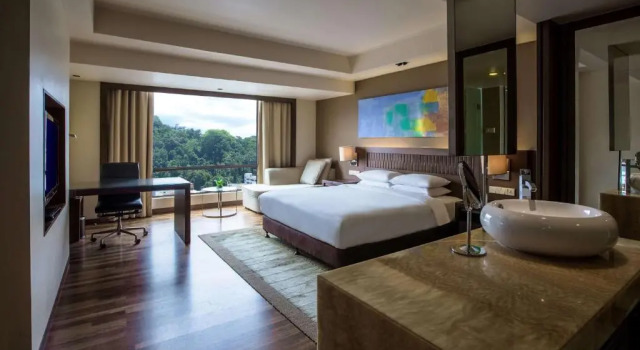 Двухместный клубный номер с видом на город Hyatt Regency Kinabalu