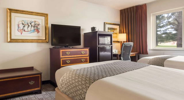 Четырёхместный номер Standard SureStay Hotel by Best Western Thomson