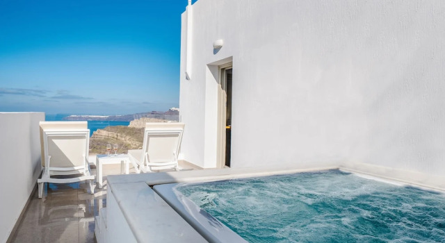 Полулюкс c 1 комнатой с видом на море Symphony Suites Santorini