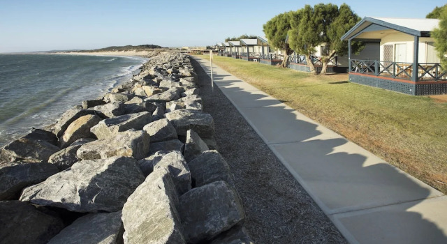 Люкс Standard с 2 комнатами с видом на воду BIG4 Dongara Denison Beach Holiday Park