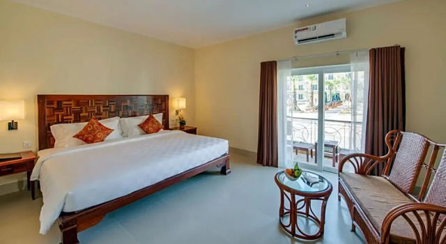 Двухместный номер Standard с балконом Sokha Palace Siem Reap Hotel