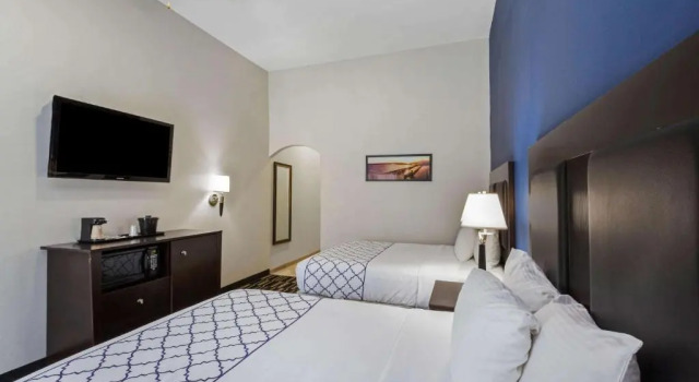 Четырёхместный номер Deluxe La Quinta Inn & Suites by Wyndham Alvin