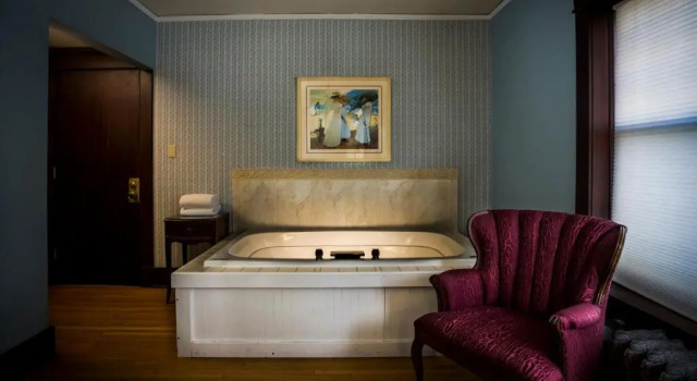 Люкс Deluxe Rogers House Bed & Breakfast Inn