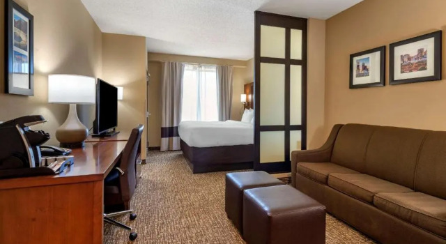 Люкс Comfort Suites Huntersville near Lake Norman