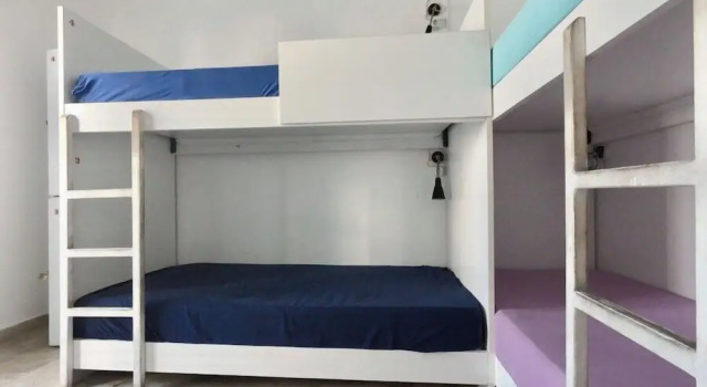 Fira Backpackers Place, Забронировать Отель Тира Santorini Caldera, рядом с Музей досторического города Тира