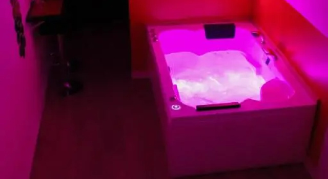 Suite love & privative spa Menton, Забронировать Курортный отель Отели Ментон с парковкой, Парковка