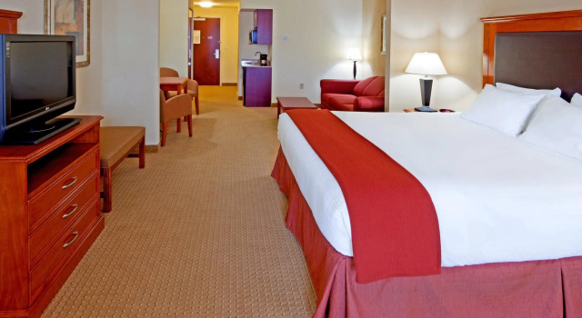 Двухместный люкс Holiday Inn Express & Suites Albany Airport Area - Latham by IHG