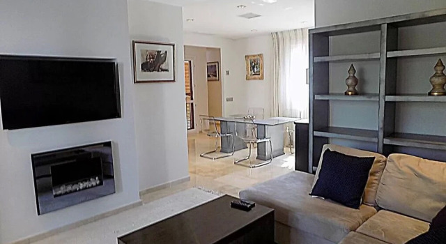 Luxury Le Village Apt Nr Puerto Banus, Book Hotel Hoteller i Castile and Leon med pool, Swimmingpool