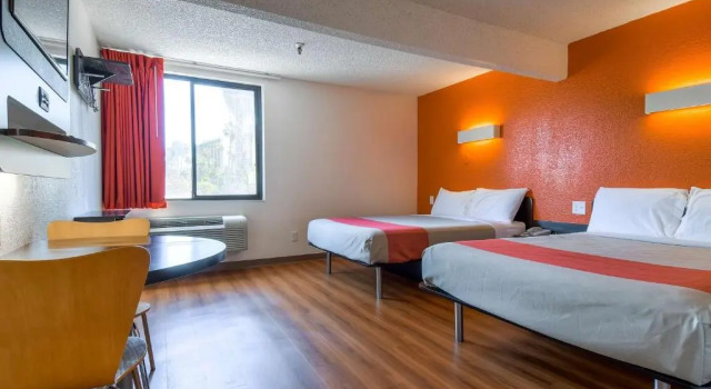 Четырёхместный номер Standard Motel 6-San Diego, CA - Hotel Circle - Mission Valley