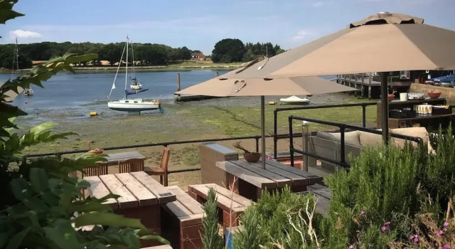 Коттедж Coastal Retreat for 10 With Hot Tub