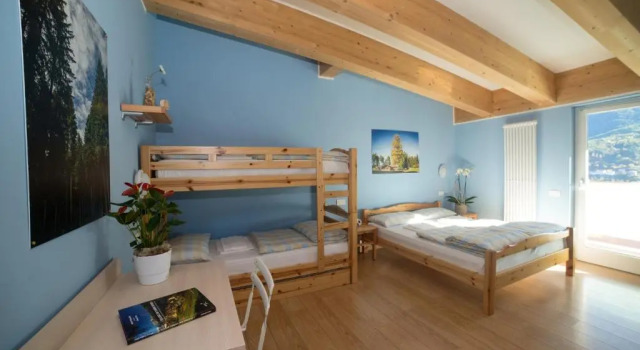 Четырёхместный номер Standard с балконом Hostel LOst - Ostello di Grumes