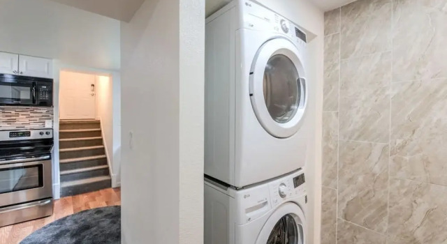 2BR Comfy Condo & Cute Patio Broadmoor Area, Book Lejlighed Lejligheder i Columbia, Lejlighed