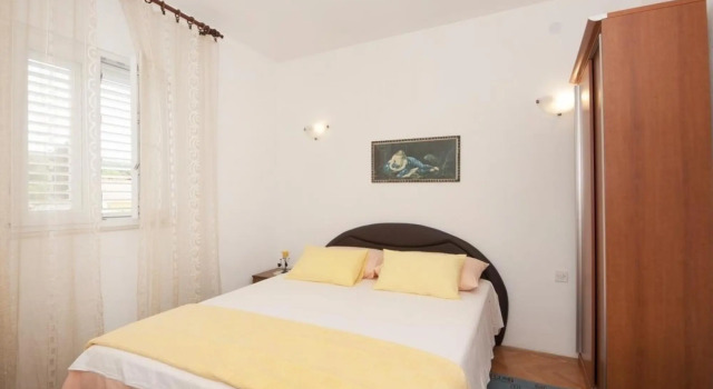 Sreca - 150m From the Beach - A2 - Zuti, Rezerwuj Hotel Hotele w Split-Dalmatia County z parkingiem, Parking