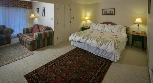 Люкс Мансарда Taylor House Inn