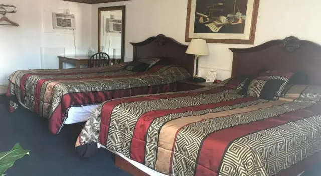 Четырёхместный номер Standard Colonial Inn Extended Stay by OYO New Ulm