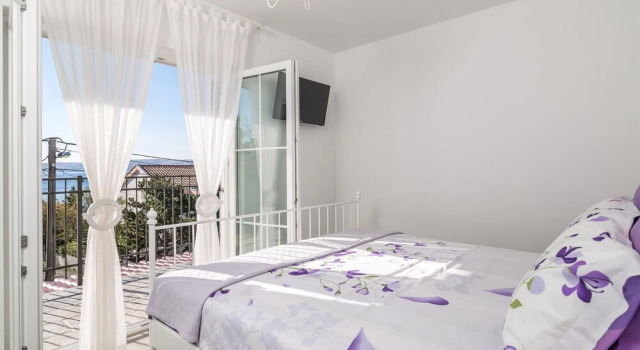 Awesome Home in Cesarica With Sauna, Wifi and 4 Bedrooms, Prenota Hotel Cesarica 