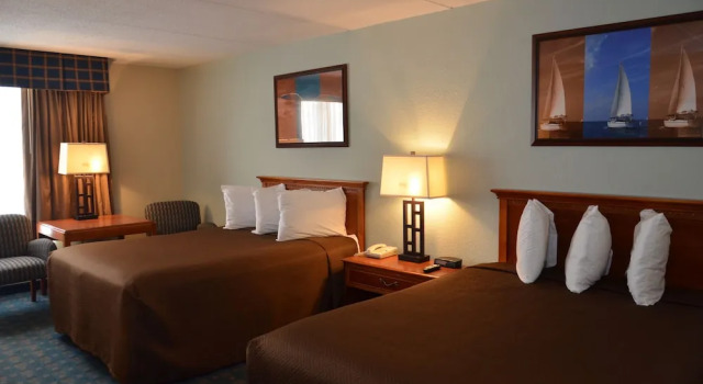 Четырёхместный номер Superior с видом на залив Tawas Bay Beach Resort & Conference Center